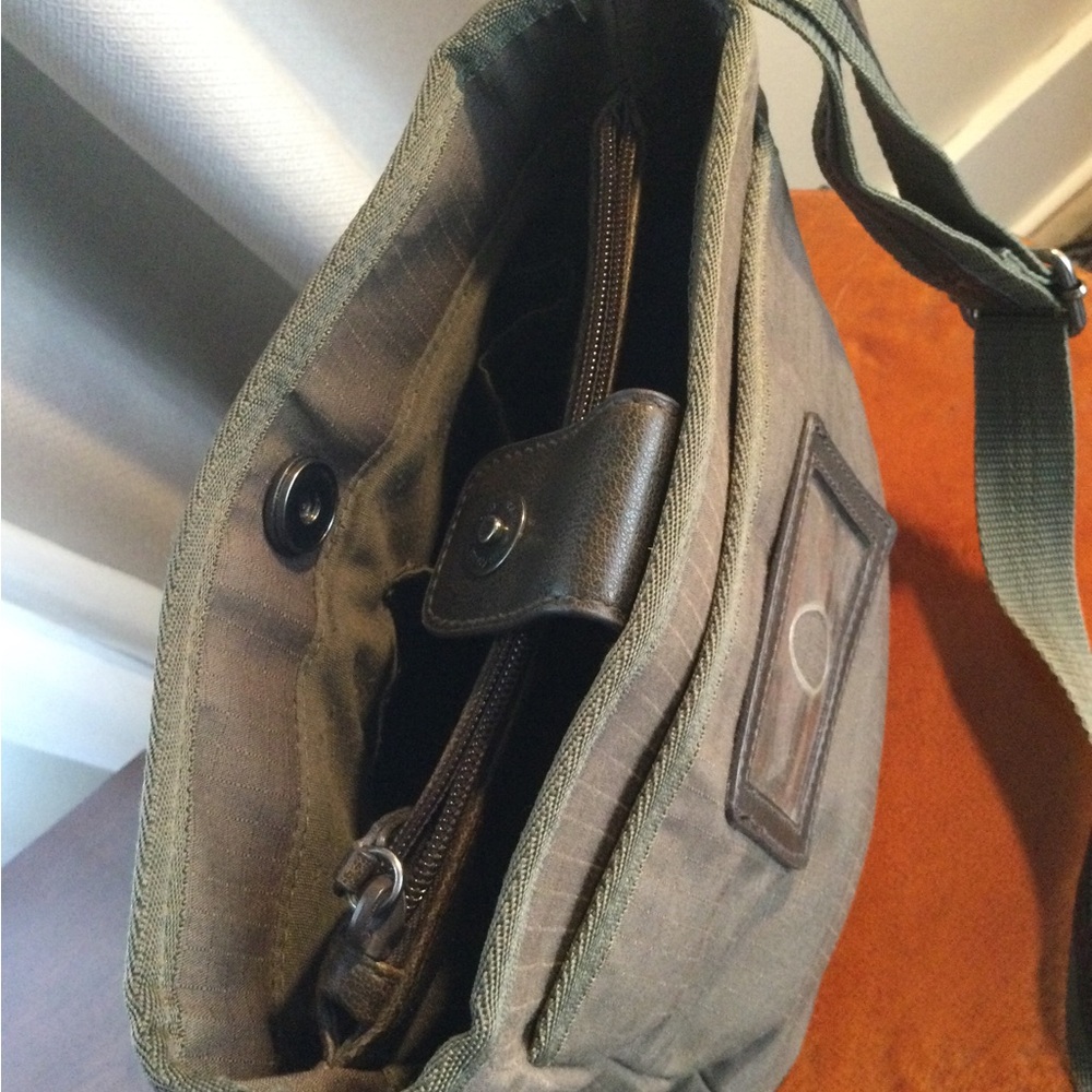 Authentic Relic Brand shoulder cross Bag - Picture 3 of 5